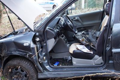 Dennach: Glatteisunfall auf der L339 Pkw gegen Baum - eine Person Verletzt